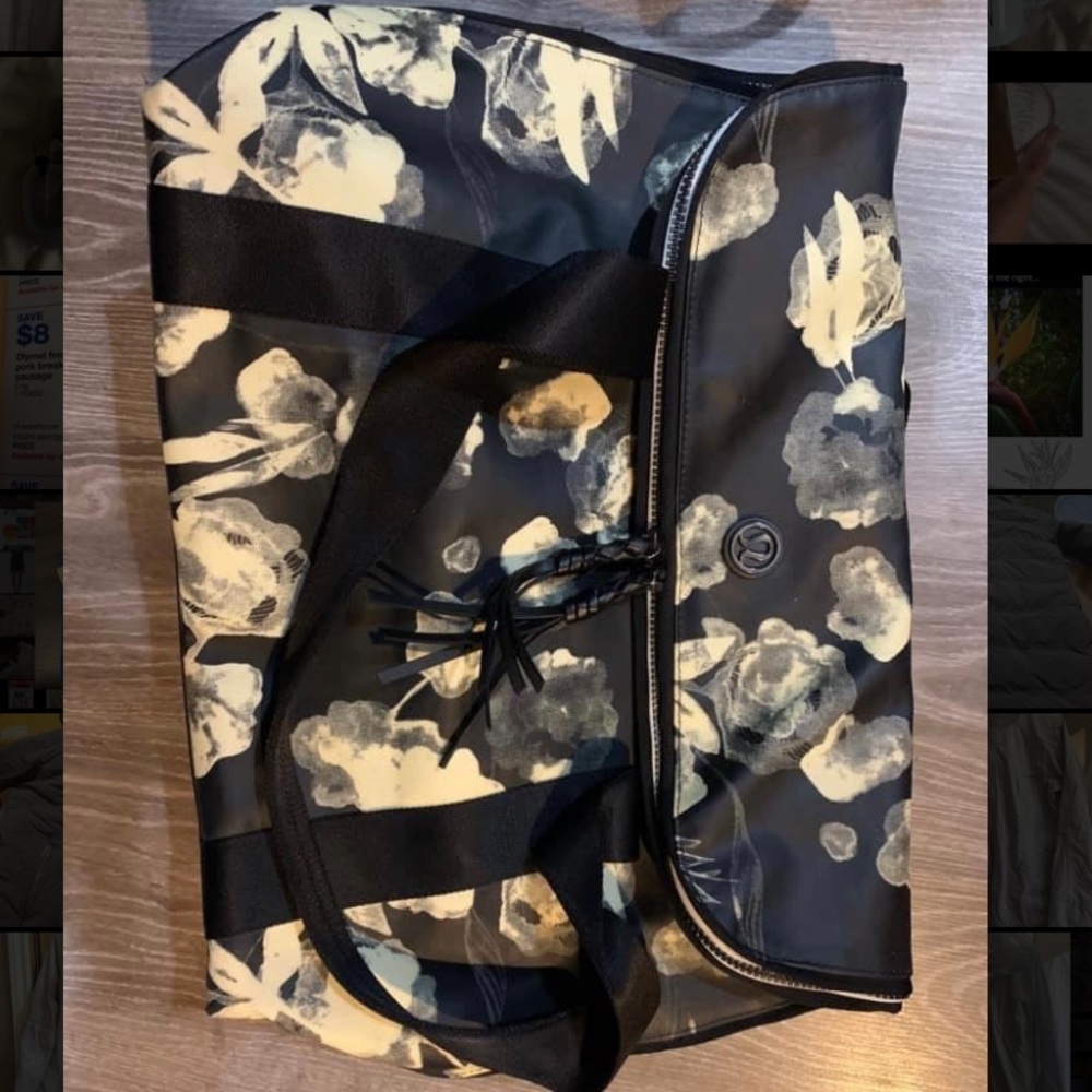 Lululemon Flowin’ With My Omies Tote